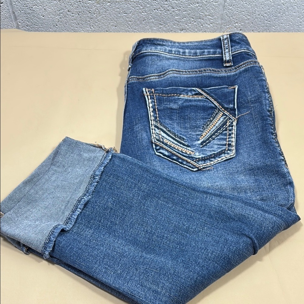 Maurices stretchy Capri Jeans with Faded Finish